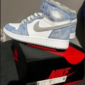 Air Jordan 1 size 5.5 Kids